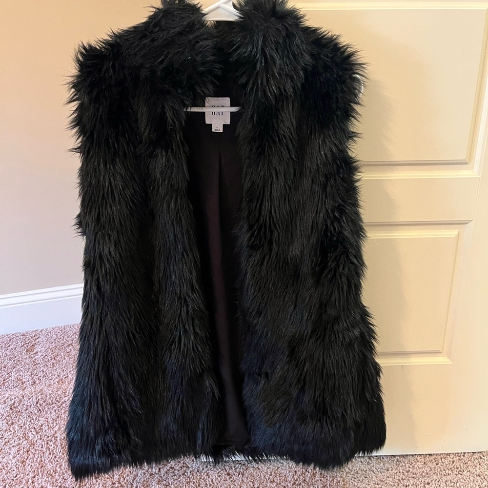 Black Gap Vest Worn once In perfect condition Nice and warm. XS, could fit S/M